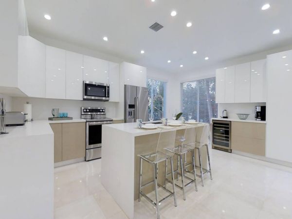 Luxury Hollywood FL Vacation Pool Home With 4 Bedrooms