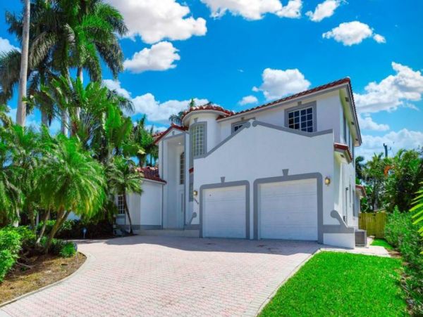 Luxury Hollywood FL Vacation Pool Home With 4 Bedrooms
