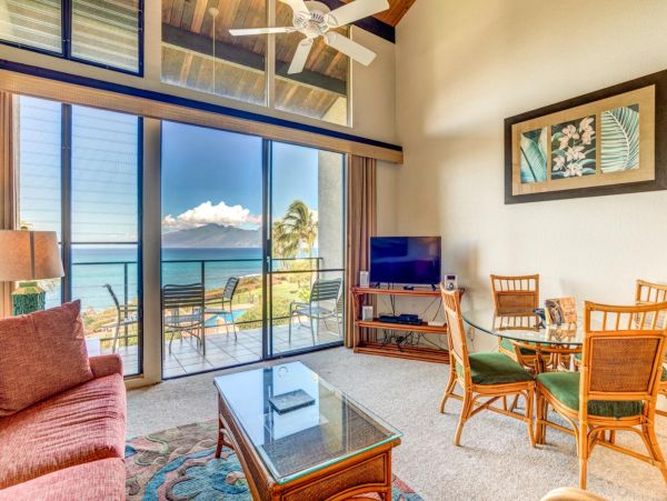 Two Bedrooms Oceanfront Vacation Condo in Napili