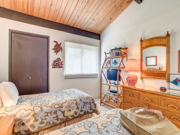 Two Bedrooms Oceanfront Vacation Condo in Napili