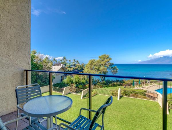 Two Bedrooms Oceanfront Vacation Condo in Napili
