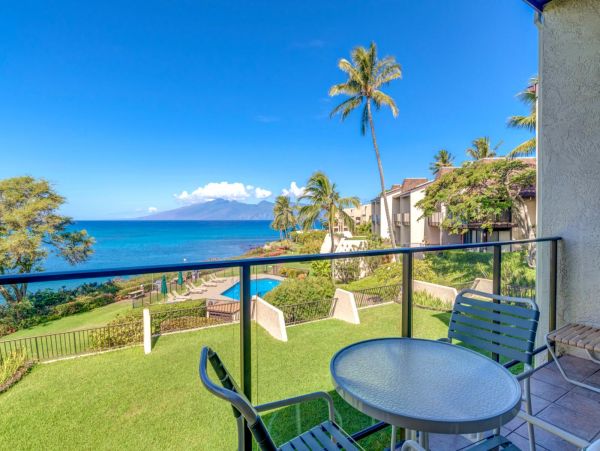 Two Bedrooms Oceanfront Vacation Condo in Napili