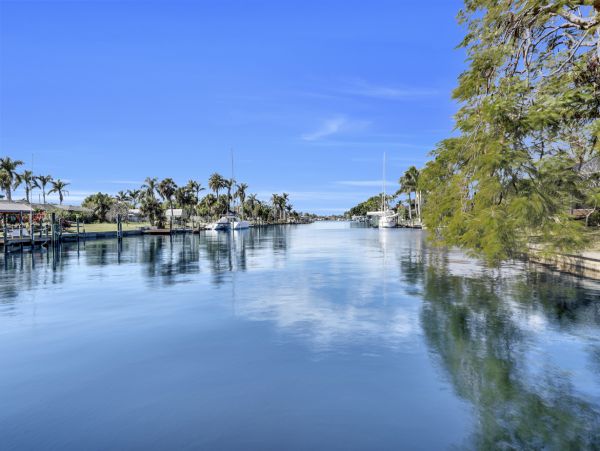 Cape Coral Home 976995