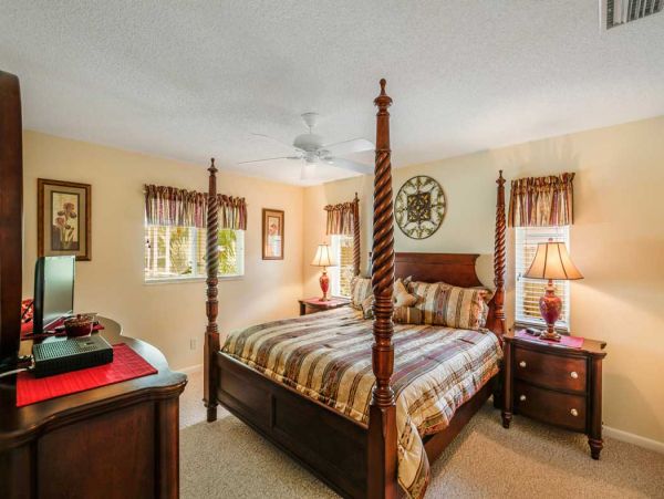 Lovely Cape Coral 3 Bedroom Home with Dock & Pool