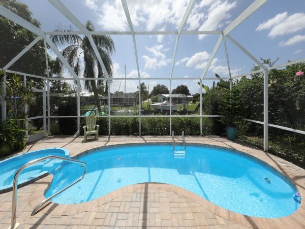 Caged Pool Punta Gorda Vacation Home Canal View