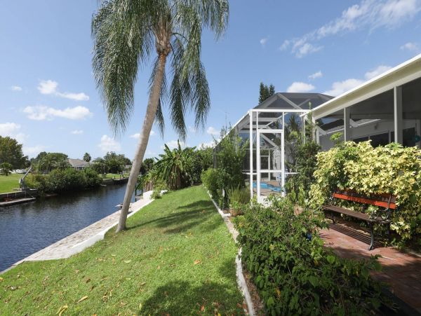 Caged Pool Punta Gorda Vacation Home Canal View