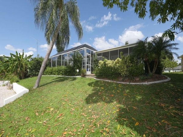 Caged Pool Punta Gorda Vacation Home Canal View