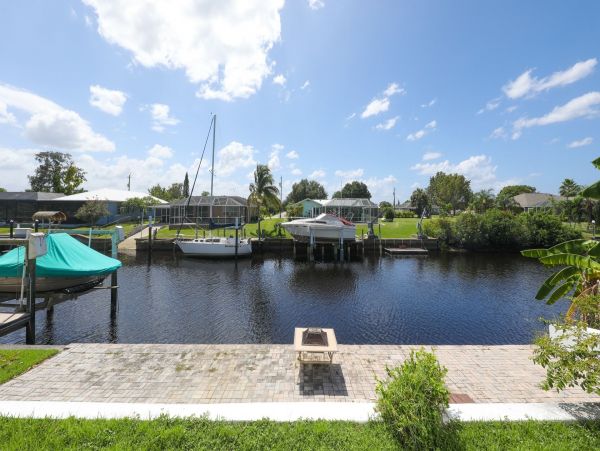 Caged Pool Punta Gorda Vacation Home Canal View