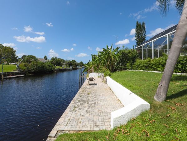 Caged Pool Punta Gorda Vacation Home Canal View