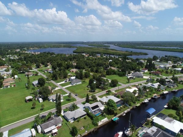 Caged Pool Punta Gorda Vacation Home Canal View