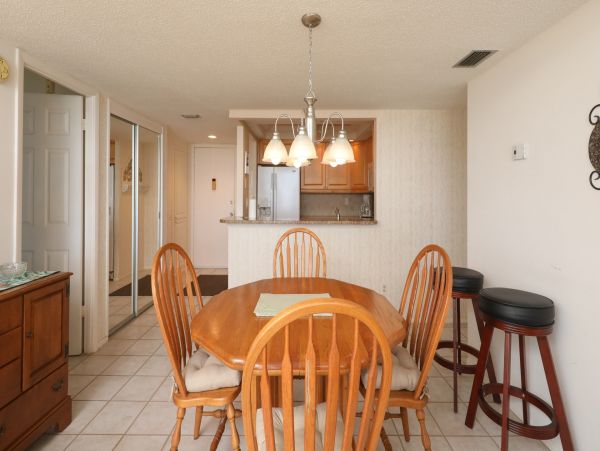 2 Bedroom Charming Vacation Condo in Siesta Key Sleeps 4