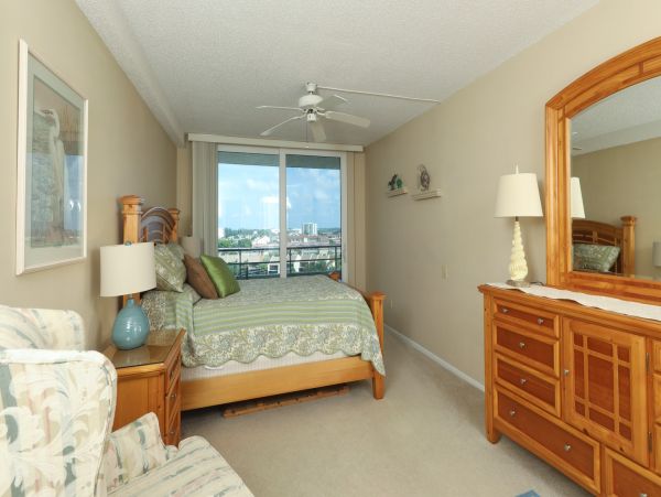 2 Bedroom Charming Vacation Condo in Siesta Key Sleeps 4