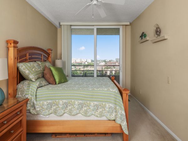 2 Bedroom Charming Vacation Condo in Siesta Key Sleeps 4