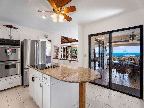 Kailua-Kona 3 Bedroom Vacation Rental with Magical Views