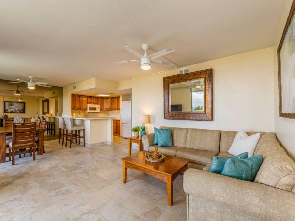 Kailua-Kona Cozy Vacation Condo with Communal Pool Sleeps 6