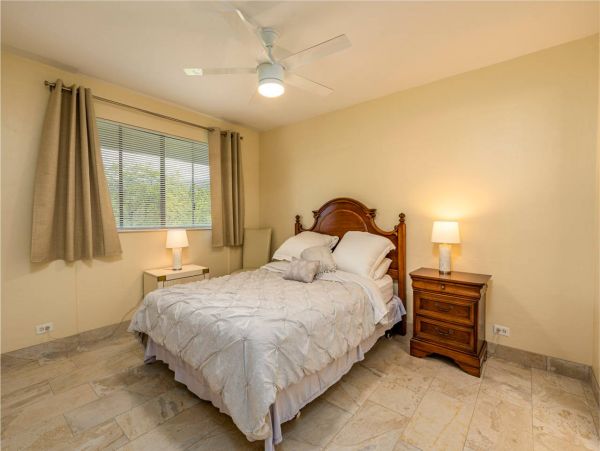 Kailua-Kona Cozy Vacation Condo with Communal Pool Sleeps 6