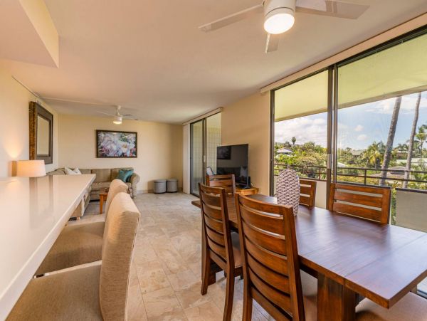 Kailua-Kona Cozy Vacation Condo with Communal Pool Sleeps 6