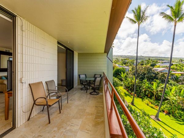 Kailua-Kona Cozy Vacation Condo with Communal Pool Sleeps 6