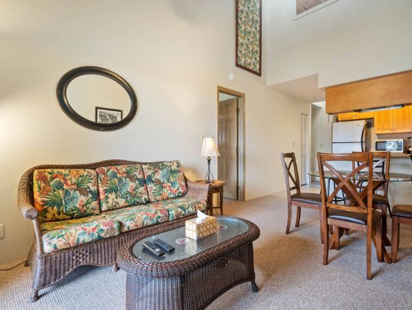 Charming 2 Bedroom Condo with Balcony Walk to Beach