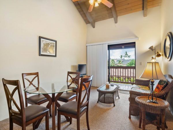 Charming 2 Bedroom Condo with Balcony Walk to Beach