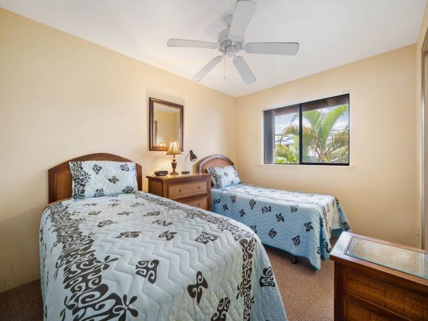 Charming 2 Bedroom Condo with Balcony Walk to Beach
