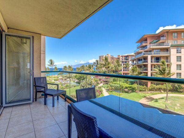 Ocean Views Vacation Condo Two Bedroom in Lahaina