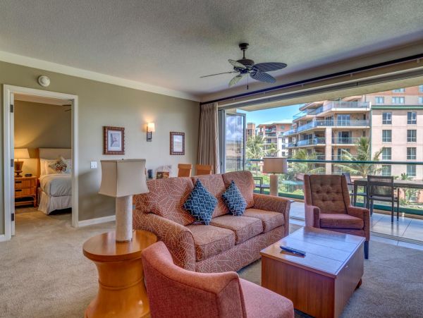 Ocean Views Vacation Condo Two Bedroom in Lahaina