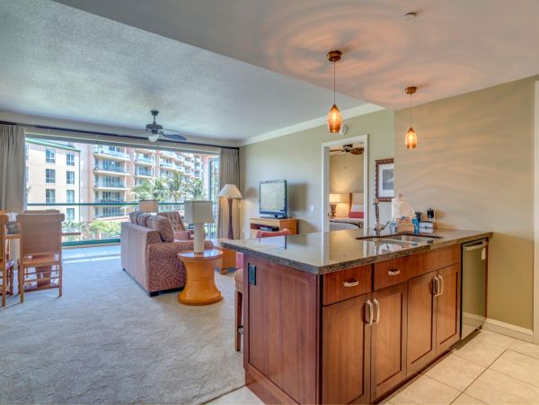 Ocean Views Vacation Condo Two Bedroom in Lahaina