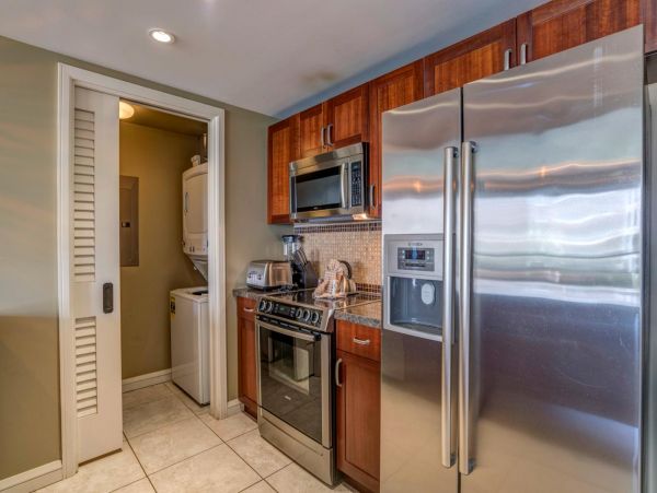 Ocean Views Vacation Condo Two Bedroom in Lahaina