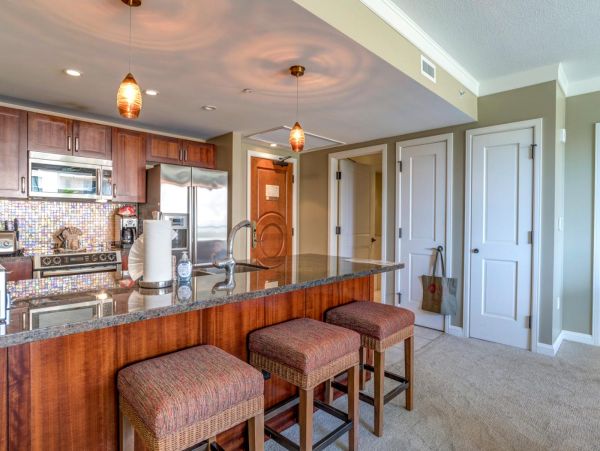 Ocean Views Vacation Condo Two Bedroom in Lahaina