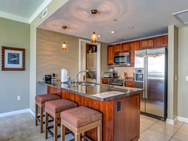 Ocean Views Vacation Condo Two Bedroom in Lahaina