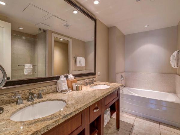 Ocean Views Vacation Condo Two Bedroom in Lahaina