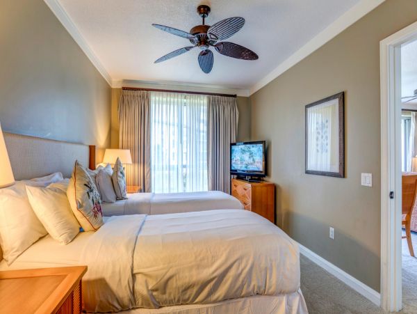 Ocean Views Vacation Condo Two Bedroom in Lahaina
