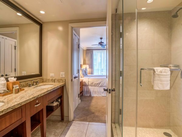 Ocean Views Vacation Condo Two Bedroom in Lahaina