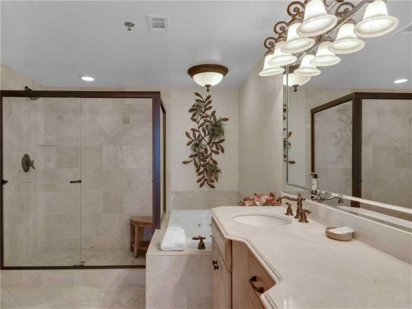 Three Bedroom Gulf Front Rental Beach Condo in Destin