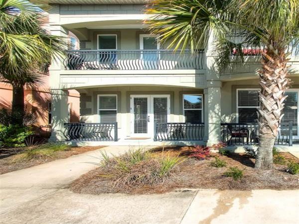 Spacious Four Bedroom Condo with Private beach access ad close to pool