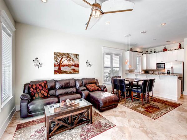 Spacious Four Bedroom Condo with Private beach access ad close to pool