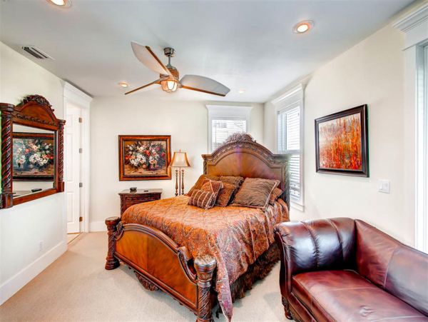 Spacious Four Bedroom Condo with Private beach access ad close to pool