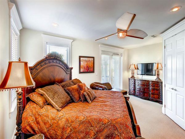 Spacious Four Bedroom Condo with Private beach access ad close to pool