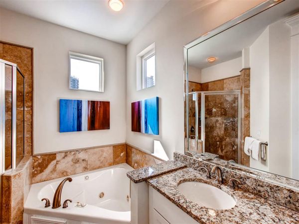 Spacious Four Bedroom Condo with Private beach access ad close to pool