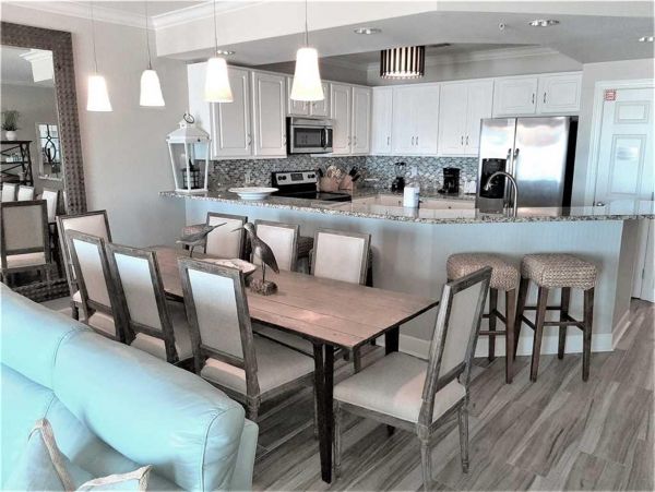 Destin Stylish Residence Right Across the Street from Beach