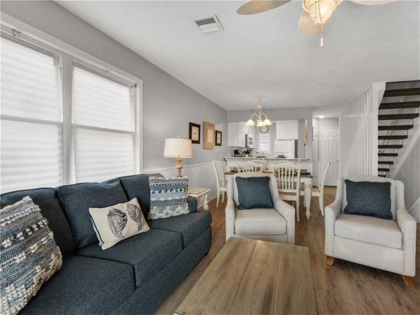 Gulf Front 3 Bedroom sleeps 9 in Destin