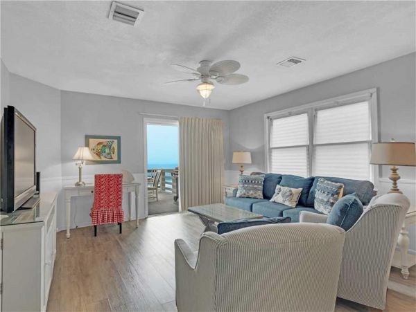 Gulf Front 3 Bedroom sleeps 9 in Destin