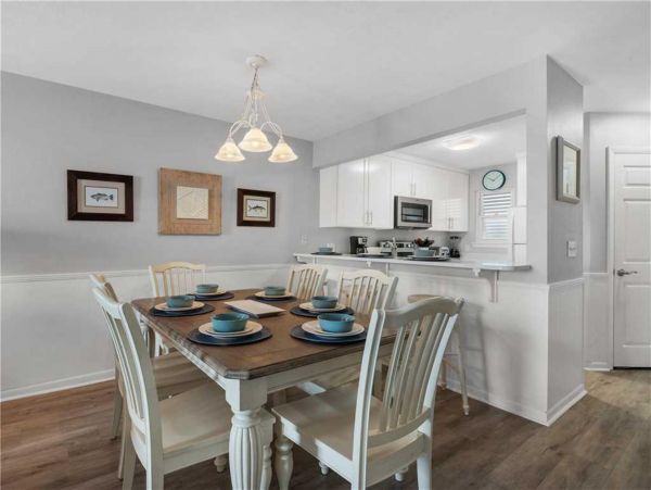 Gulf Front 3 Bedroom sleeps 9 in Destin