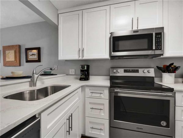 Gulf Front 3 Bedroom sleeps 9 in Destin