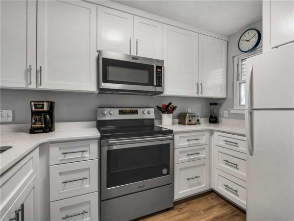 Gulf Front 3 Bedroom sleeps 9 in Destin