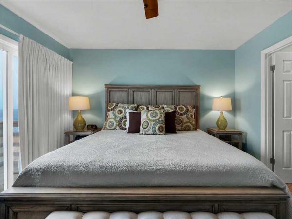 Gulf Front 3 Bedroom sleeps 9 in Destin