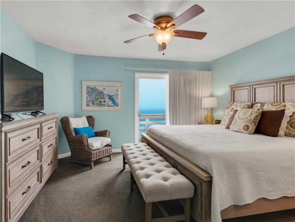 Gulf Front 3 Bedroom sleeps 9 in Destin