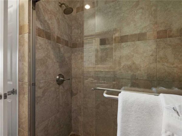 Gulf Front 3 Bedroom sleeps 9 in Destin