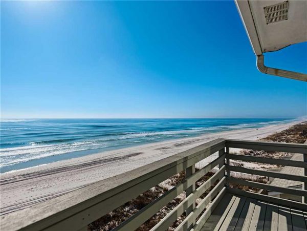 Gulf Front 3 Bedroom sleeps 9 in Destin